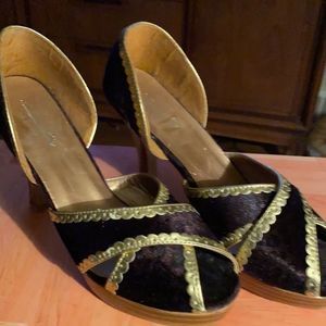 A Huang Nu peep toed heels